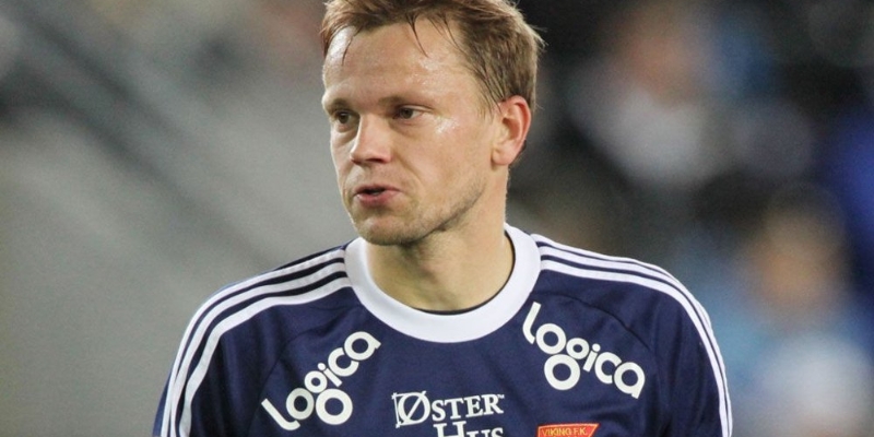 Erik Nevland là cầu thủ người Na Uy đầu tiên giành được danh hiệu Chiếc giày vàng Na Uy khi khoác áo đội bóng